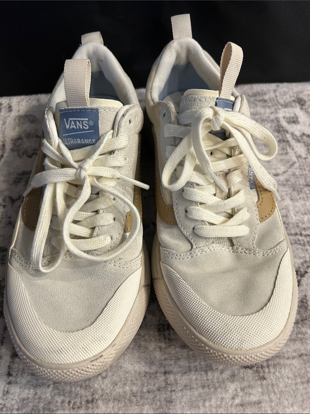 Vans Women's Low-Top Sneakers in Cream and Tan